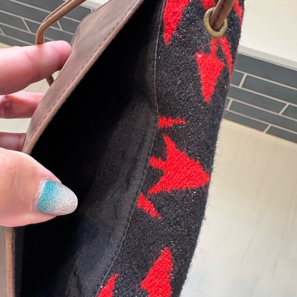 Pendleton Colorful Patterned Women's Crossbody - Picture 8 of 8
